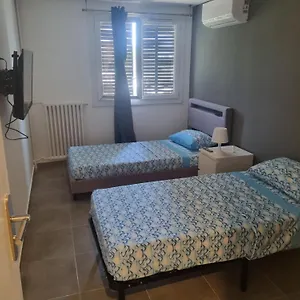Privative Renove 2024, Climatisation, Tramway Sur Place , 12 Min Centre, 16 Min Plage, Apercu Lateral Mer, 2 Wc Avec 2 Salle De Bain, Private Renovated 2024, Air-conditioned , Tram On Spot, 2 Toilets And 2 Bathrooms Couette-café